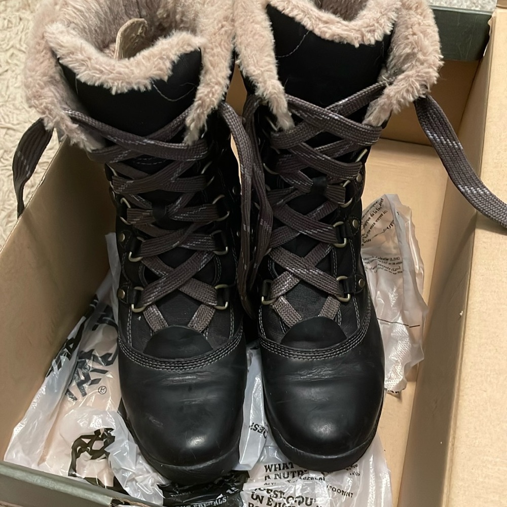 Timberland womens mount hope warm waterproof boot 8.5